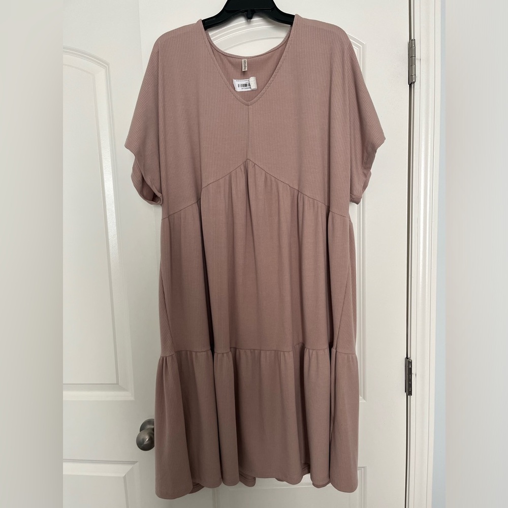 Beautiful Tan dress 🍯